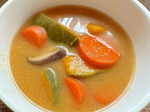 かぼちゃとにんじんの味噌汁+.。*゜